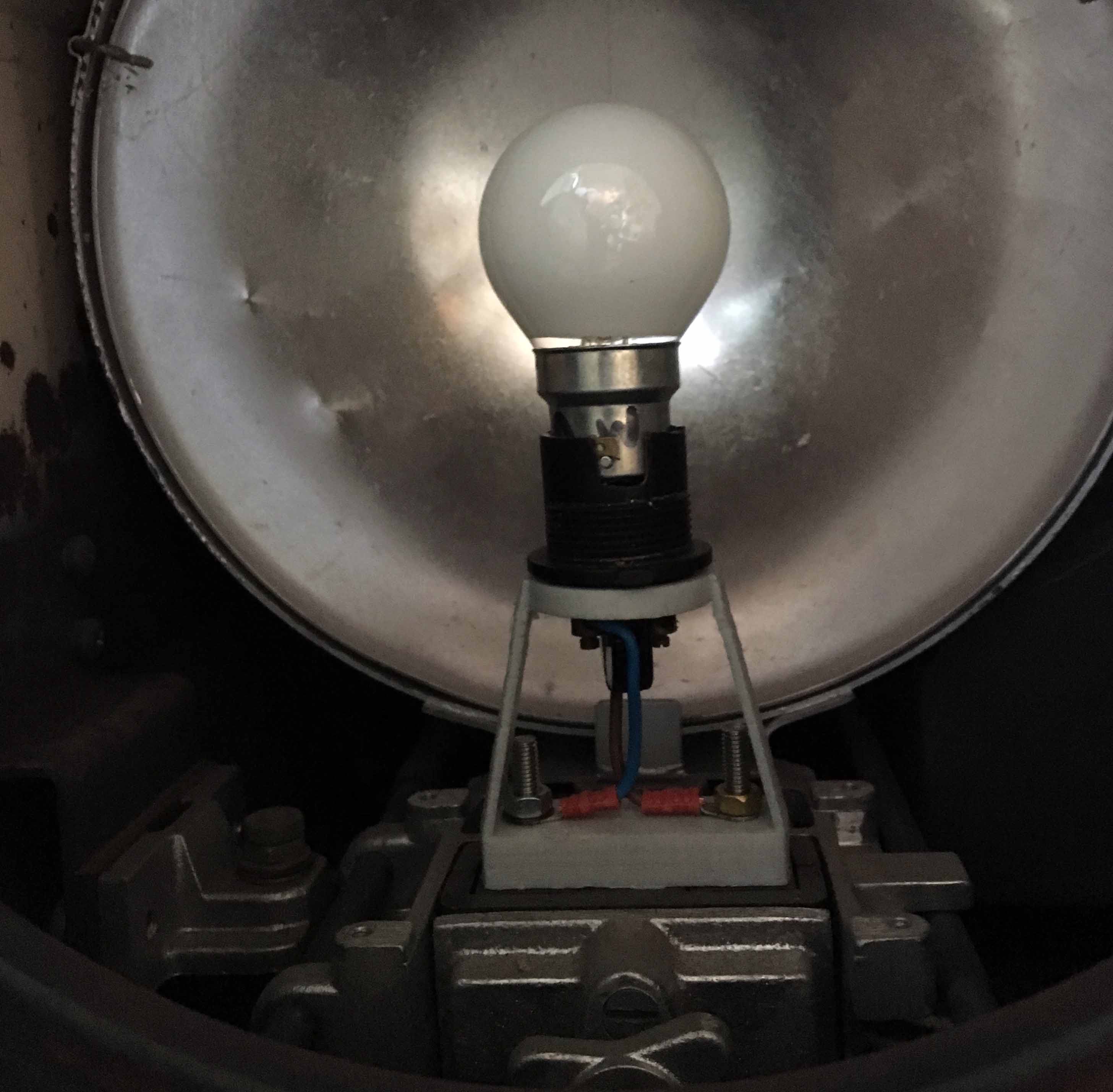 STL file G38 to A19 (A60) style light bulb holder (adapter) 💡 ・3D ...