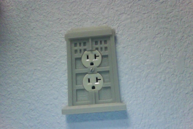 🩺 tardis outlet cover・Free 3D File for ・Cults
