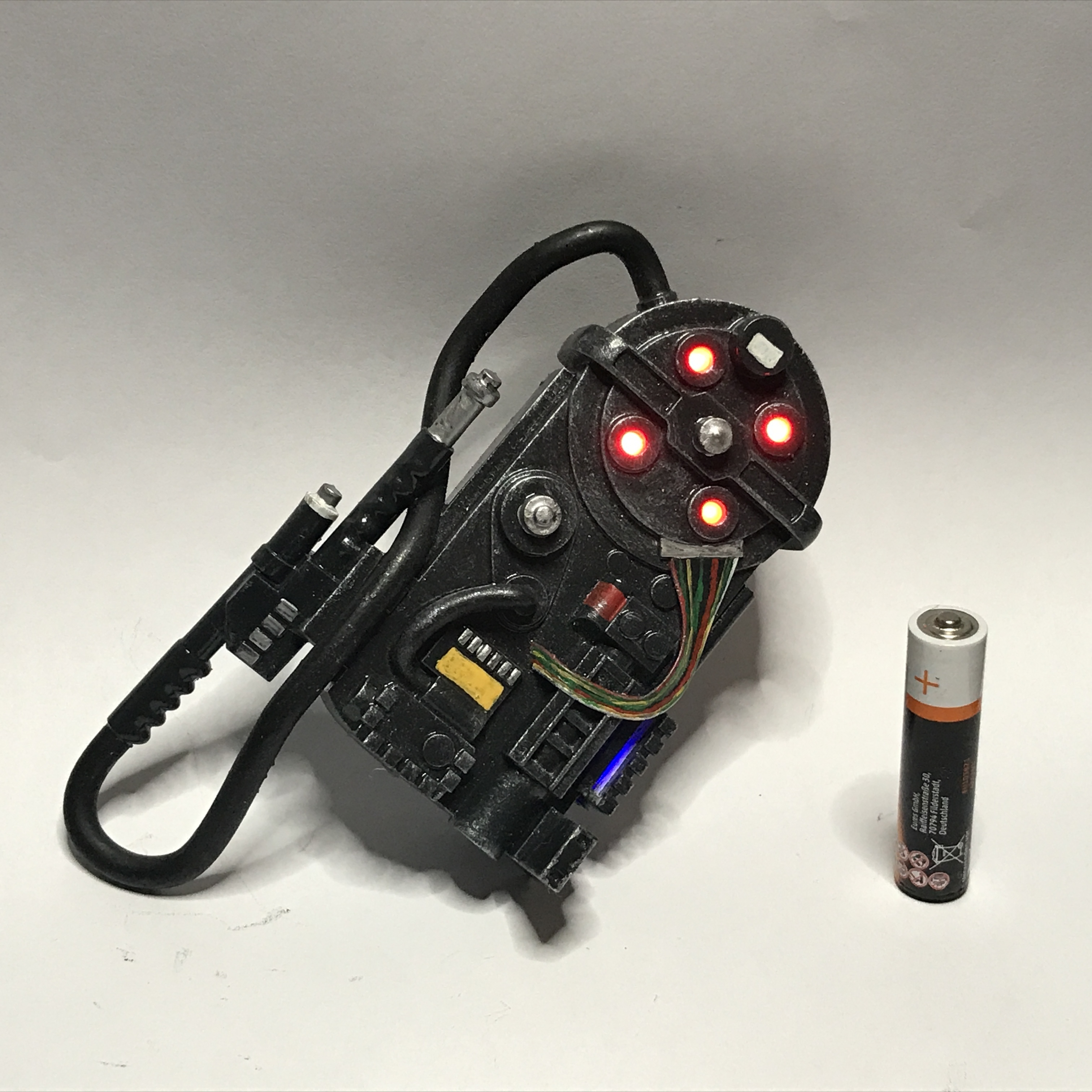 Fichier STL gratuit Proton Pack avec lumières ( 🎨 ・Modèle pour ...