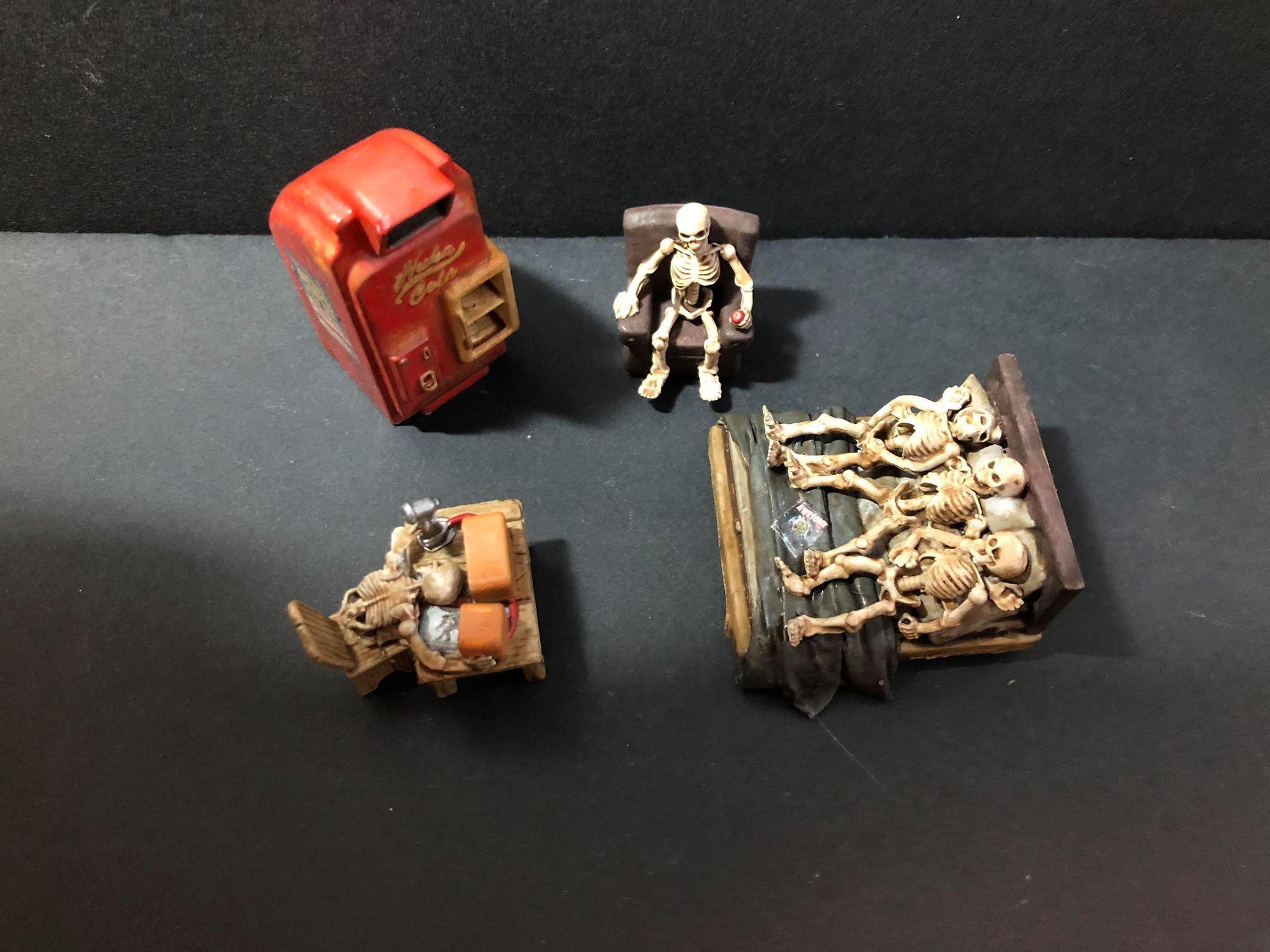 Fallout Skelleton 3D printable FWW - Fallout Wasteland Warfare Skeleton in Chair ...