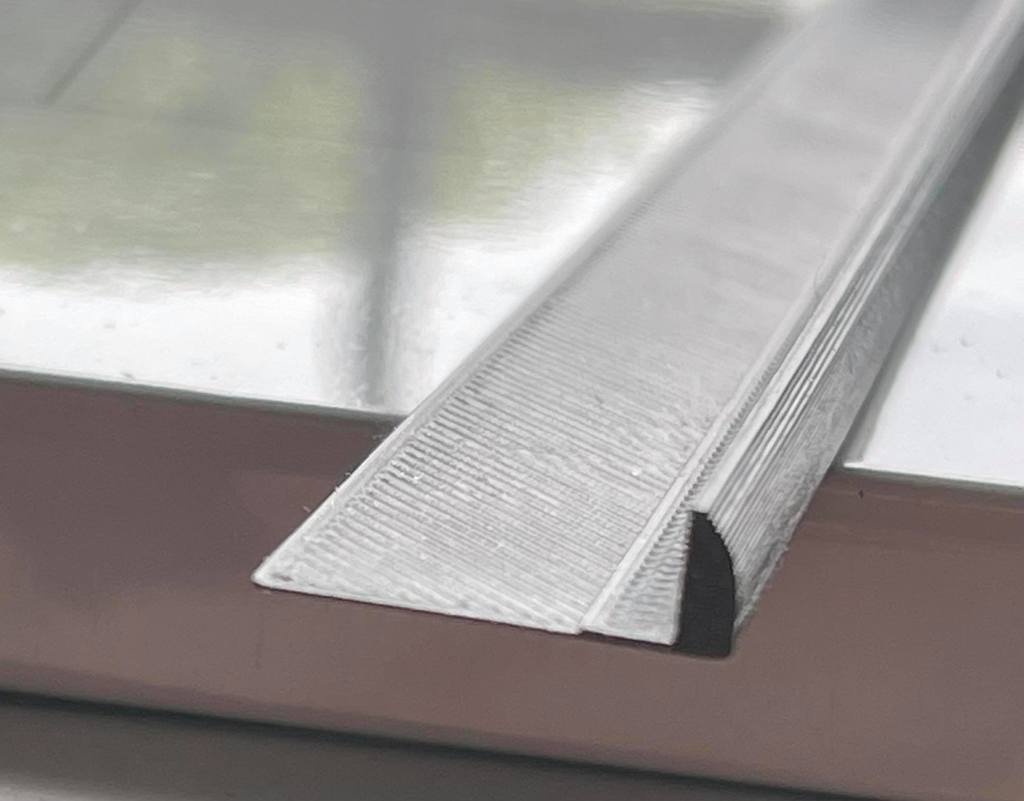 Free STL file Shelf Lip to keep things from falling off 🏠 (GCODE)・3D