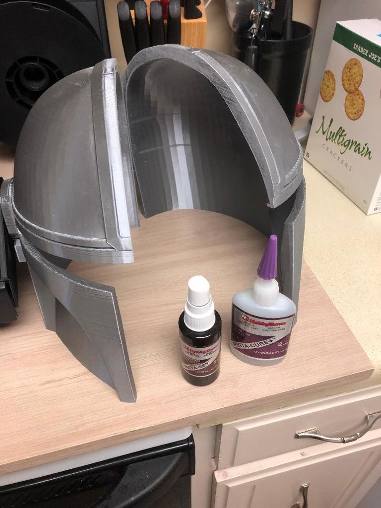 Free STL file Mandalorian Helmet 2 Piece Print for Ender 3 🪖 ・3D