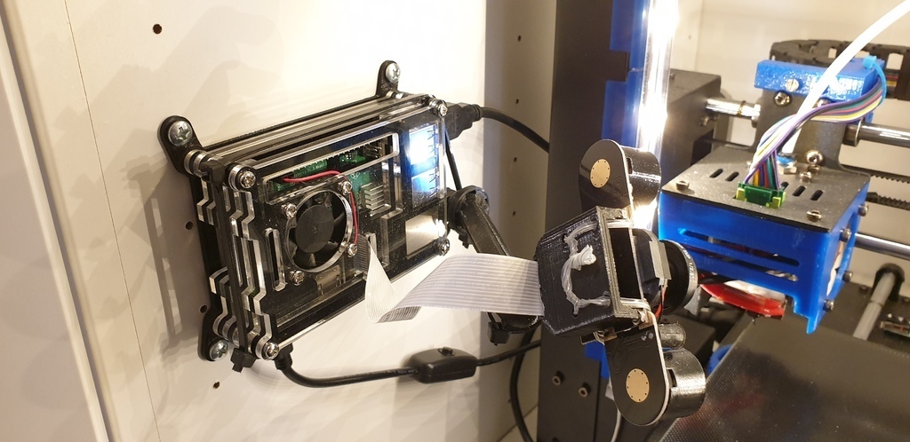 Free 3D file Wall Mount for Raspberry Pi 