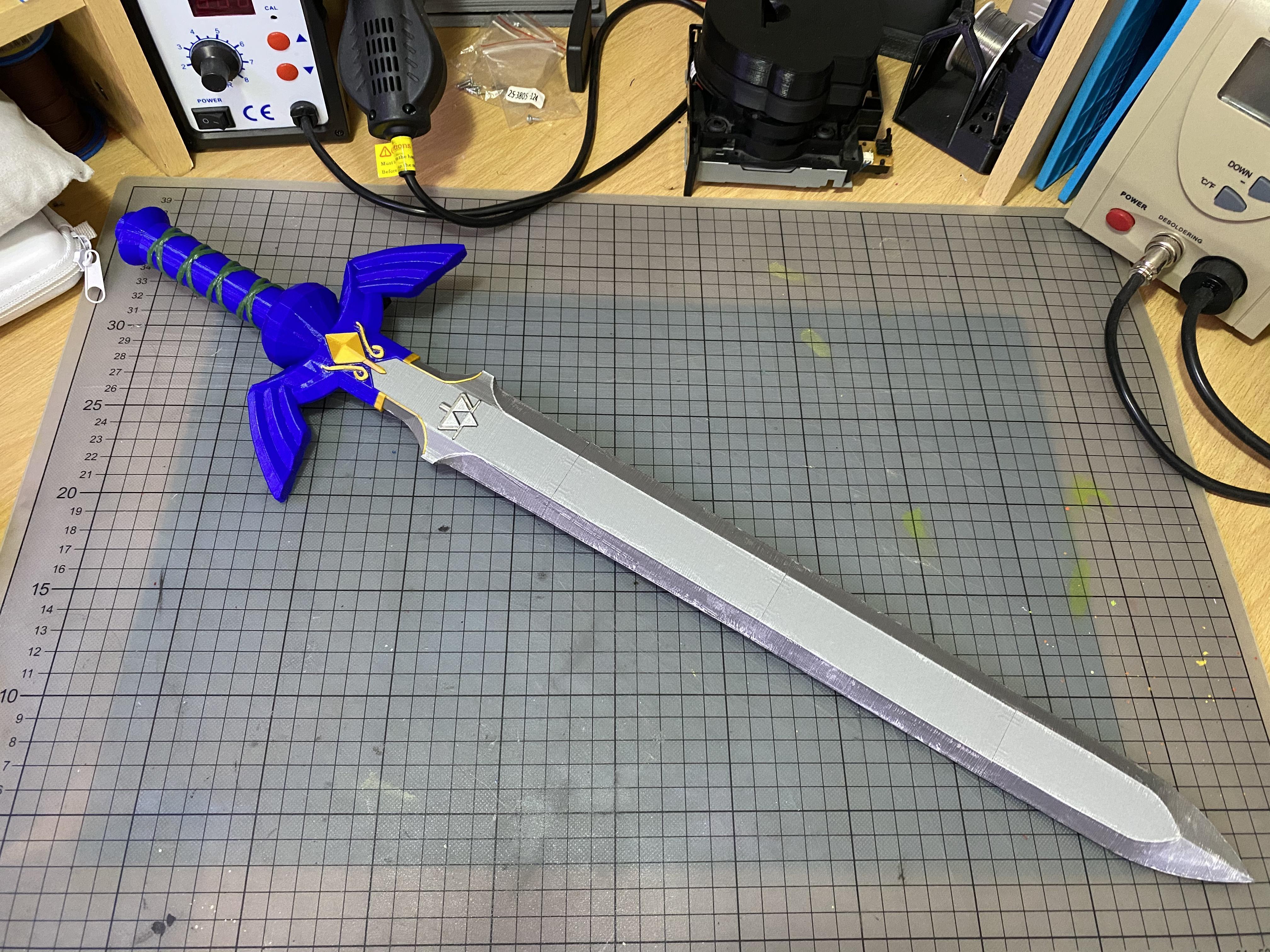 3D printable Legend of Zelda Link's Master Sword! Three Color Print!・Cults