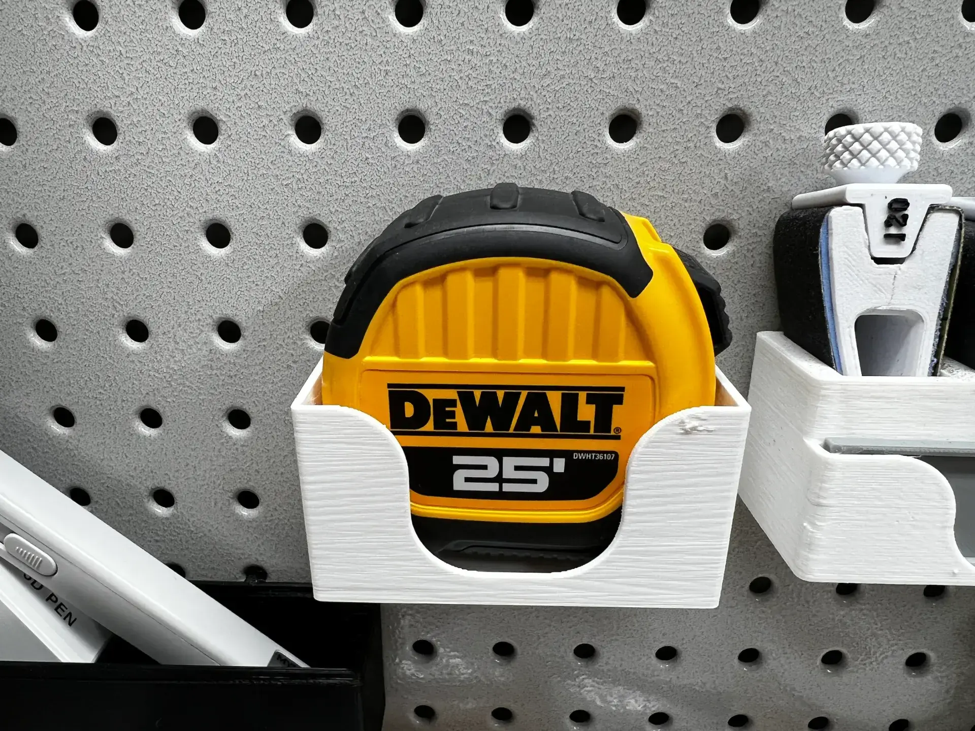 Free 3D file Pegboard Holder for 25' Tape Measures 🧑‍🔧 ・3D printable