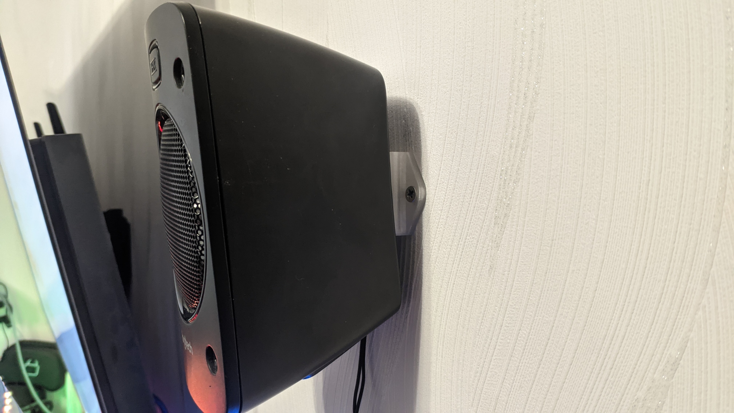 STL file Logitech Z906 Speaker Wall Holder 🔉 ・3D printing model to download・Cults