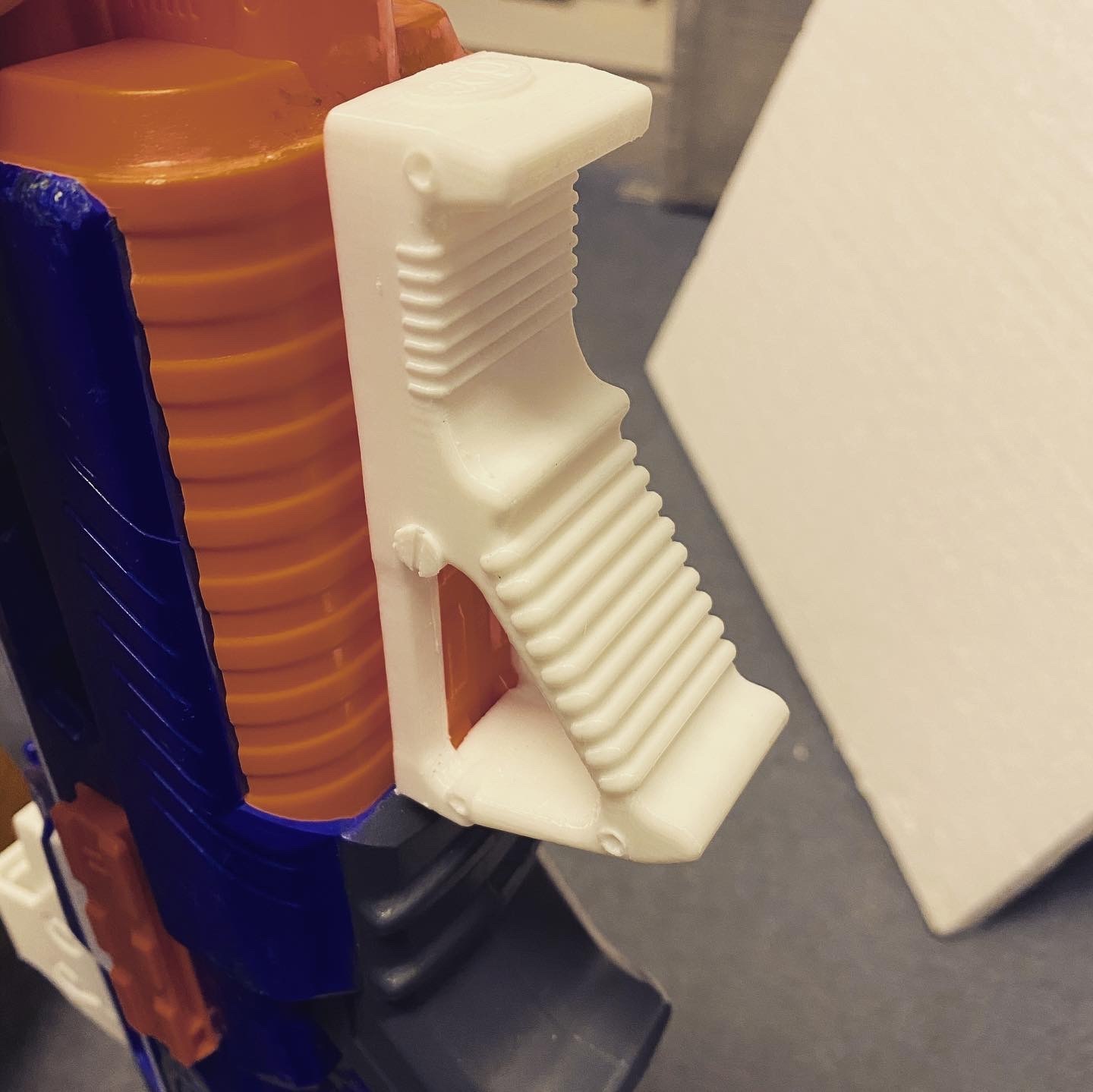 📱 NERF Angled foregrip・Free STL File for ・Cults