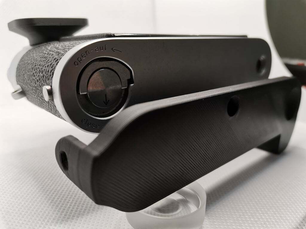 IMG_20200407_145020.jpg Leica M2 Hand Grip, Screws, and Viewfinder Hood