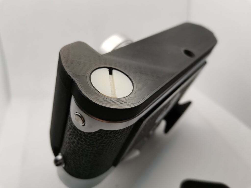 IMG_20200407_144155.jpg Leica M2 Hand Grip, Screws, and Viewfinder Hood