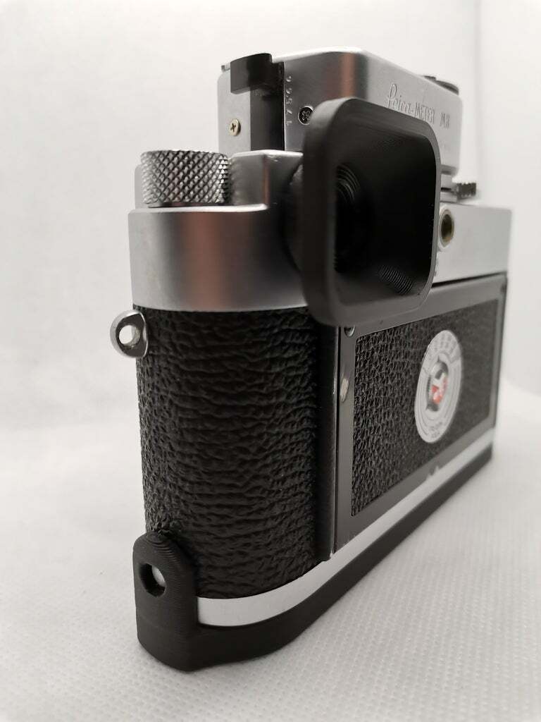 IMG_20200407_144555.jpg Leica M2 Hand Grip, Screws, and Viewfinder Hood