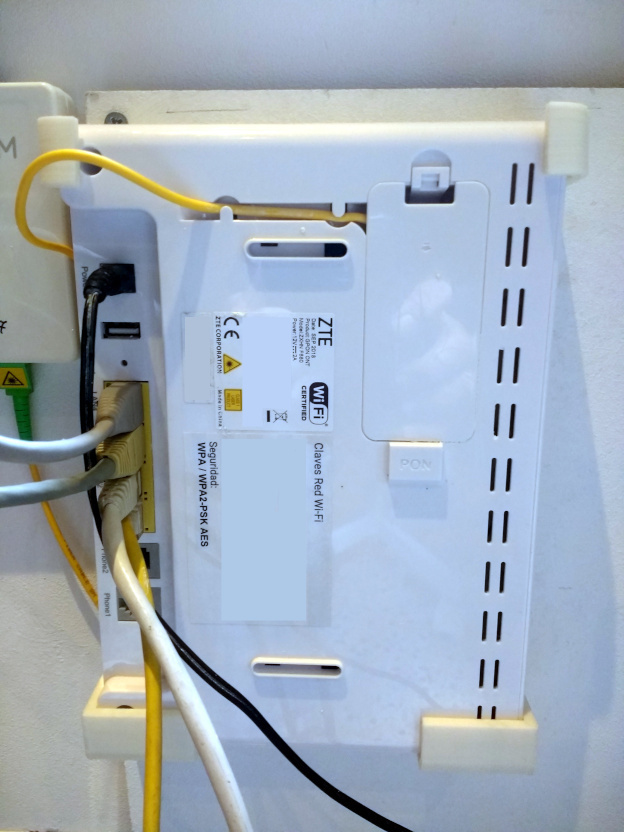 Free STL file Customizable router wall mount (ZTE ZXHN F680) 🏢 (SCAD ...