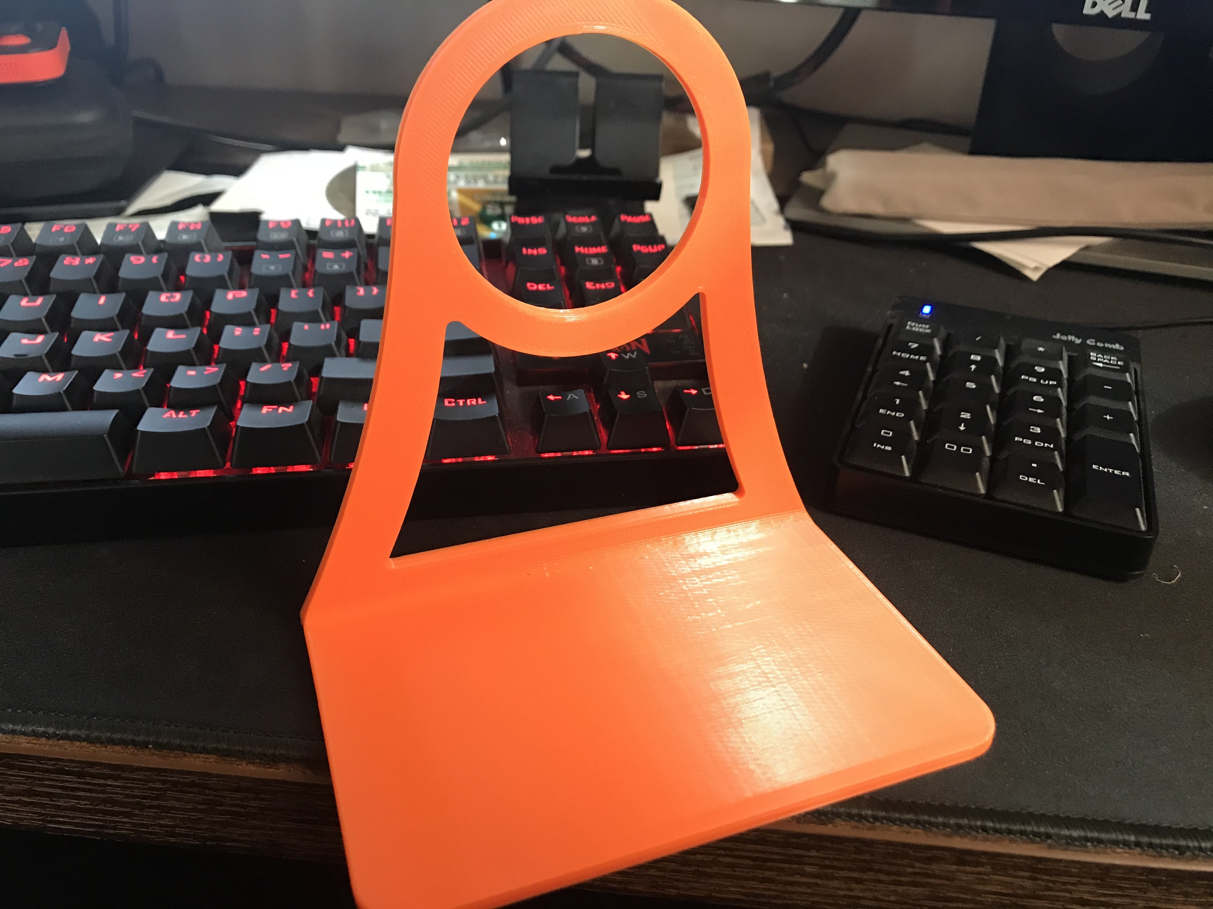3D printable Outlet Cellphone Holder • made with Creality Ender 3 Pro・Cults