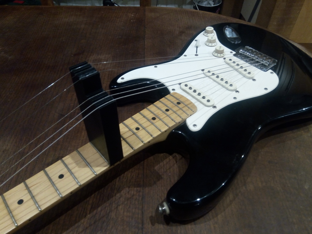 Chock String Free 3D file Chock for guitar string changes (cale pour changement ...