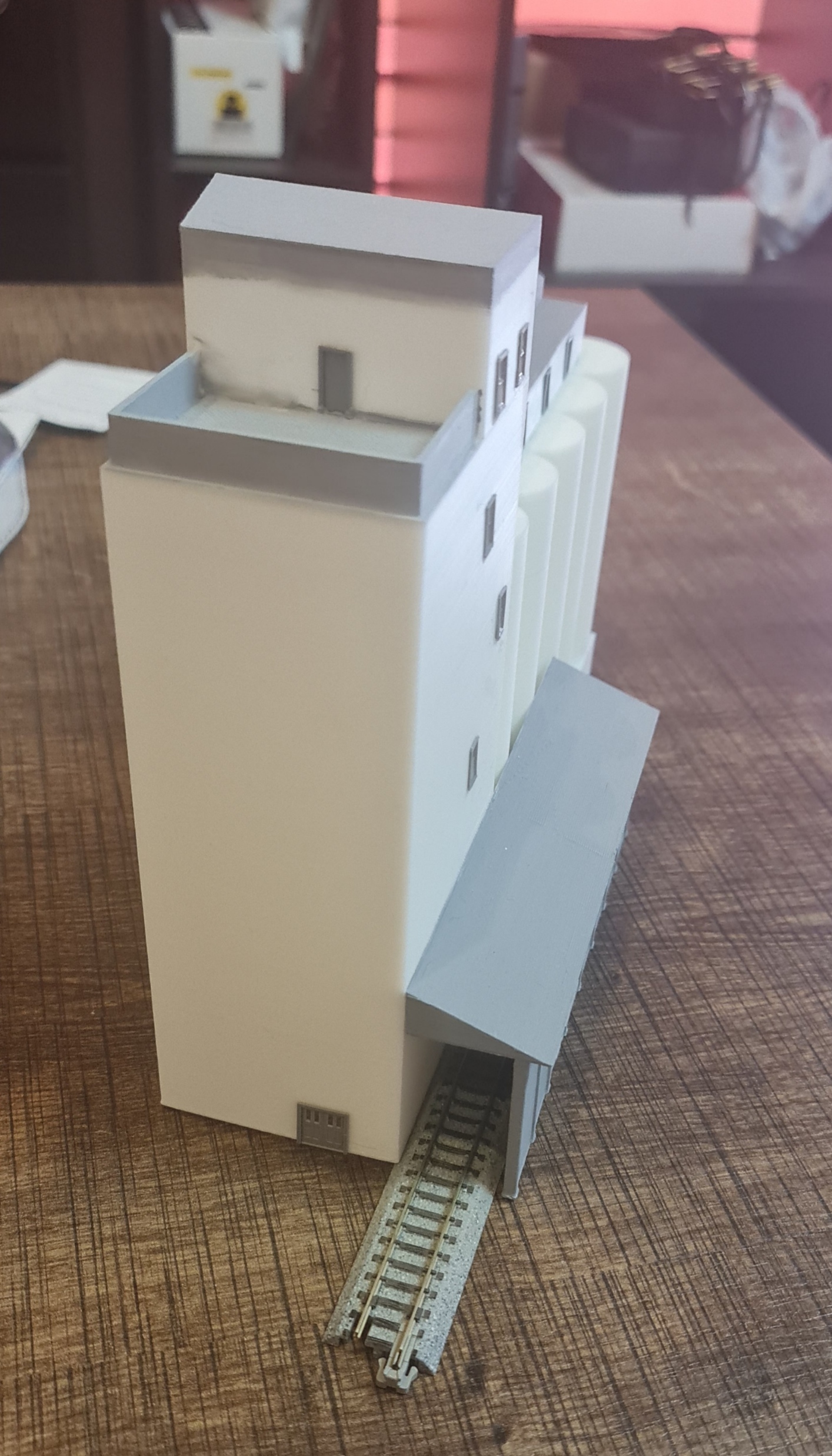 STL file N scale grain silo 🚆 ・3D print design to download・Cults