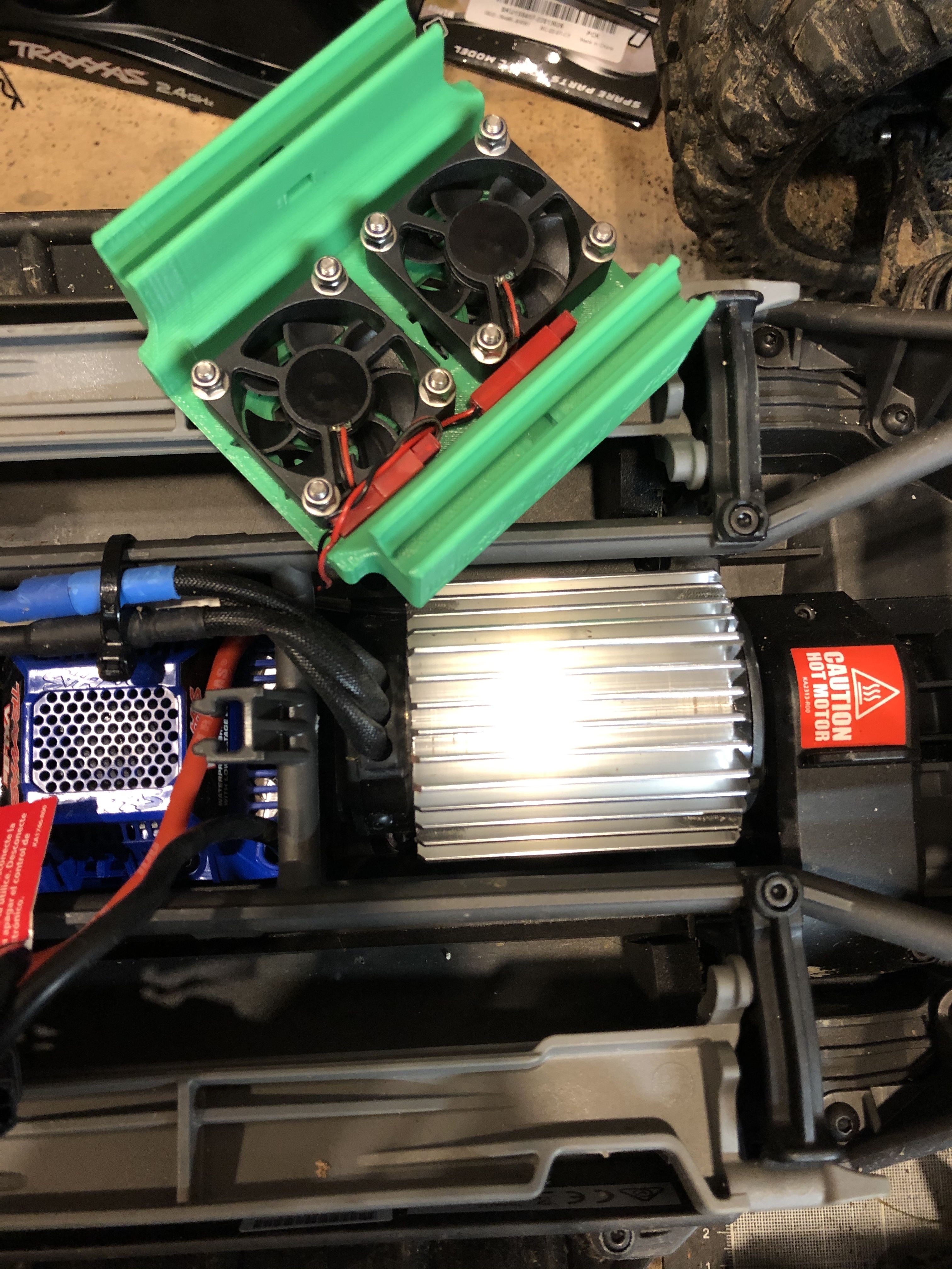 Coolmaxx2 Radiator Machine Adapter 📱 TRAXXAS XMAXX Dual Fan Motor Cooler (Or ESC)・ STL File for ・Cults