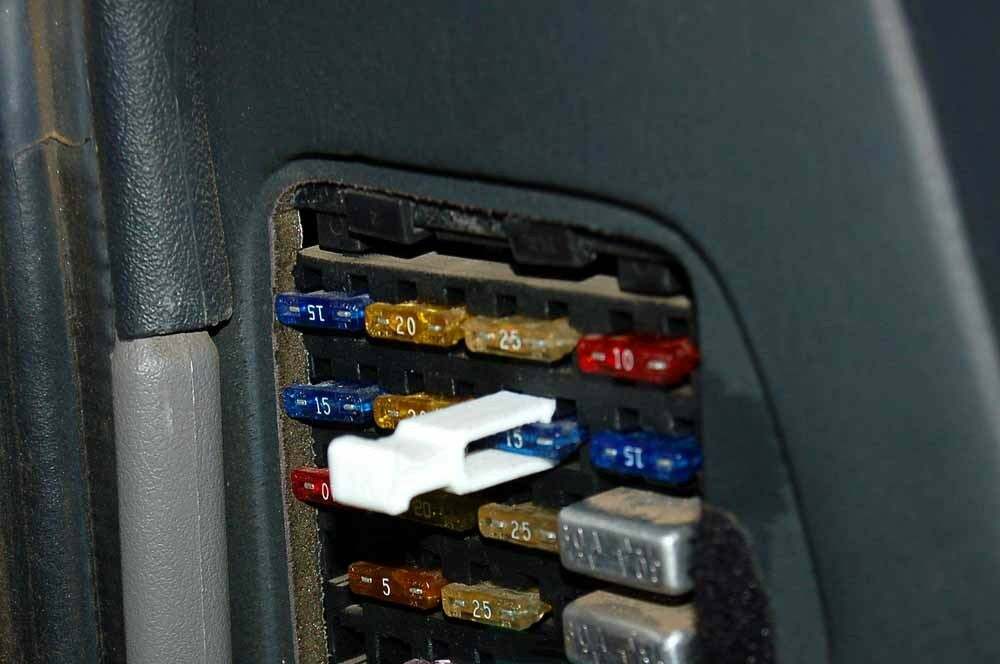 Free STL file Fuse Puller Auto Blade Fuses 👽 ・Model to download and 3D print・Cults