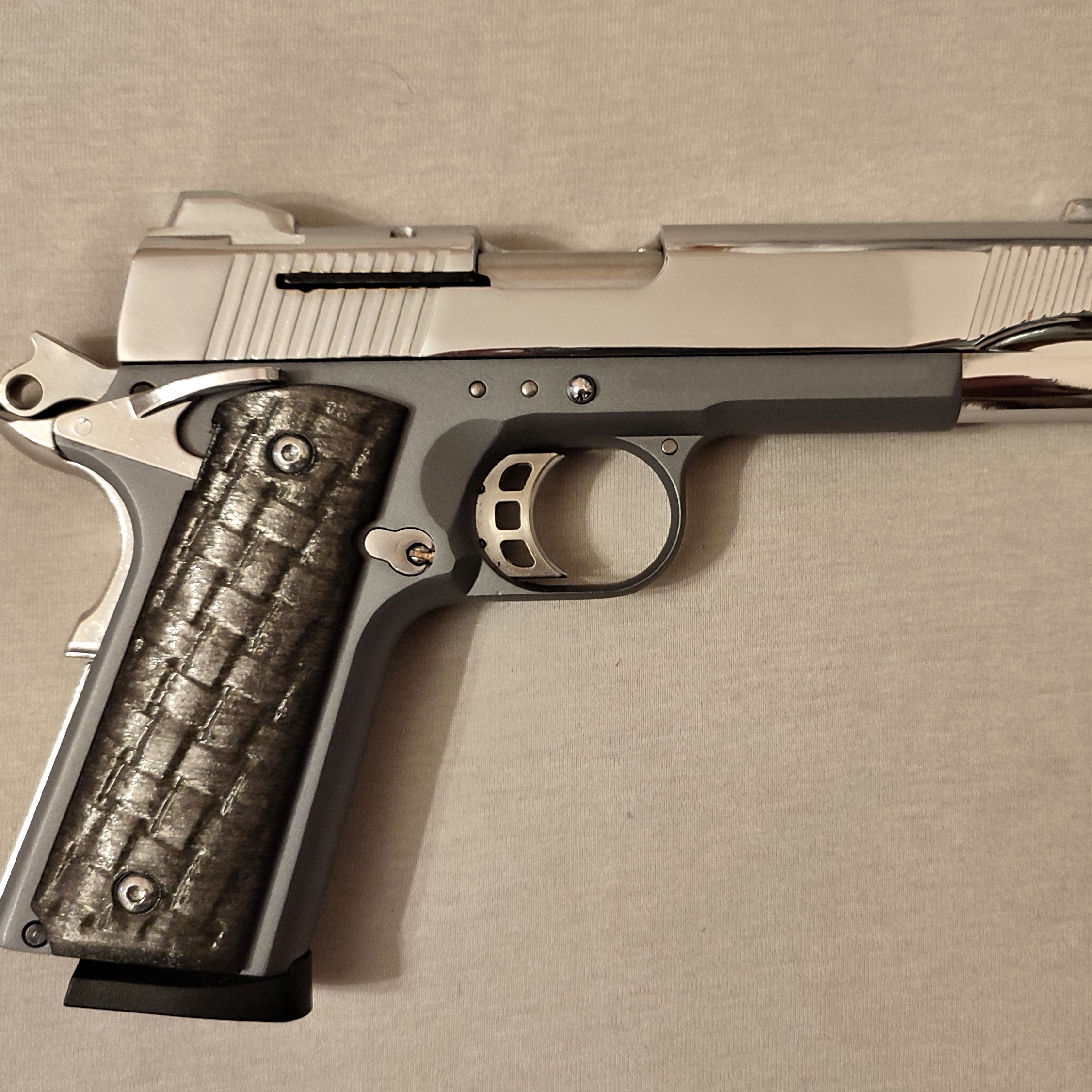 Poignées Zib Colt 1911 Bois De Hêtre – Lot De 2 – Gravure Laser Et Logo Laiton