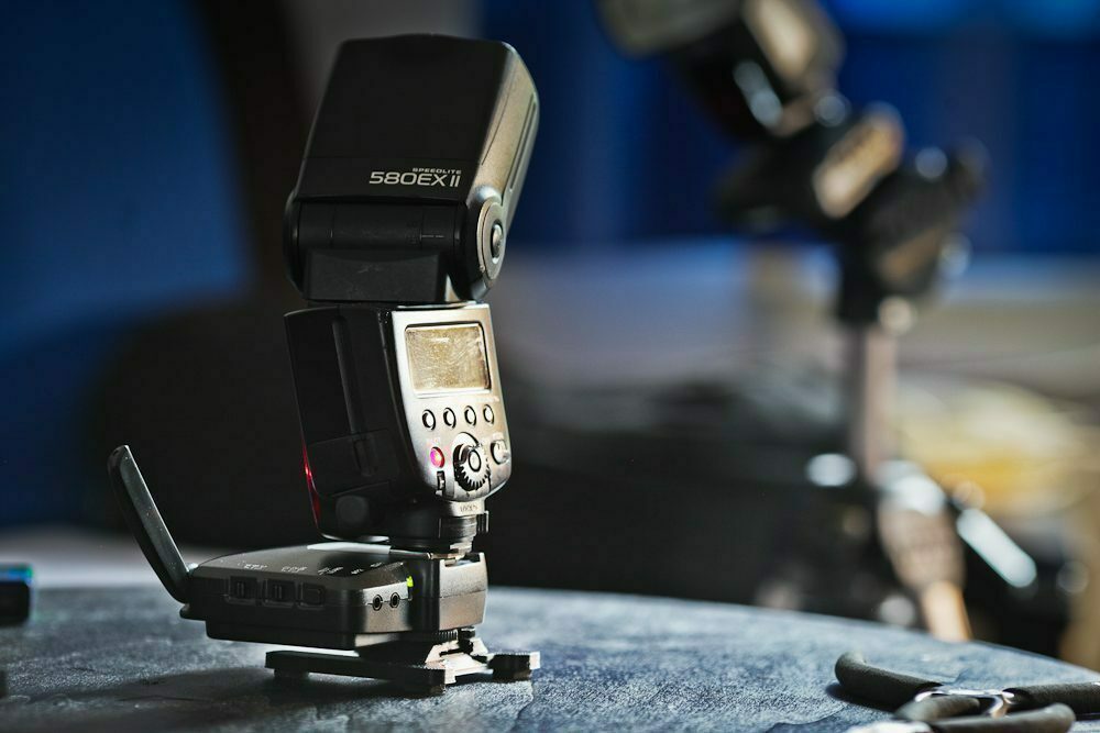 👽 Flash Stand for Photography (Canon)・Free STL File for ・Cults