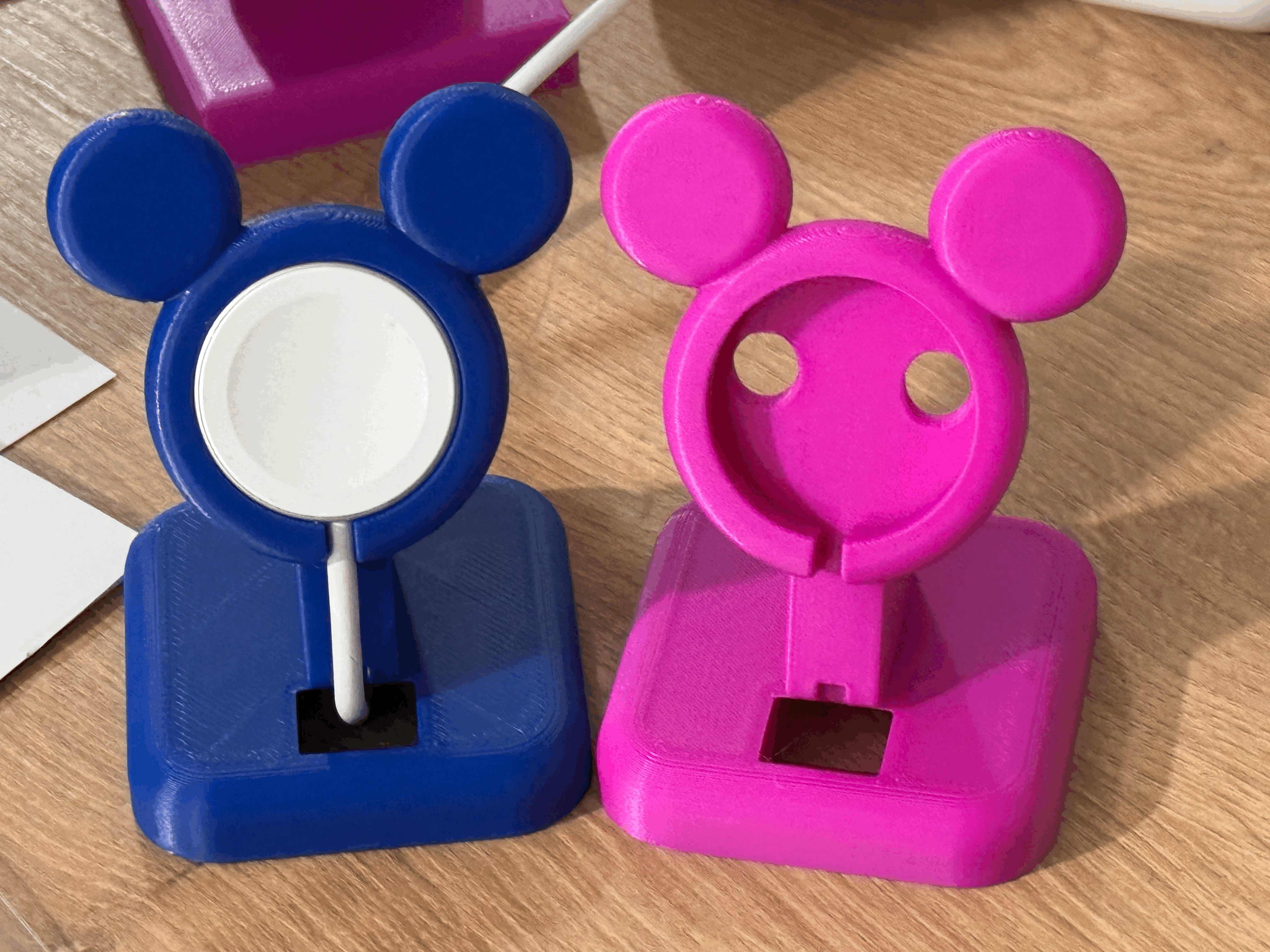 tempimagej1qqjf.gif Mickey Mouse Apple Watch stand
