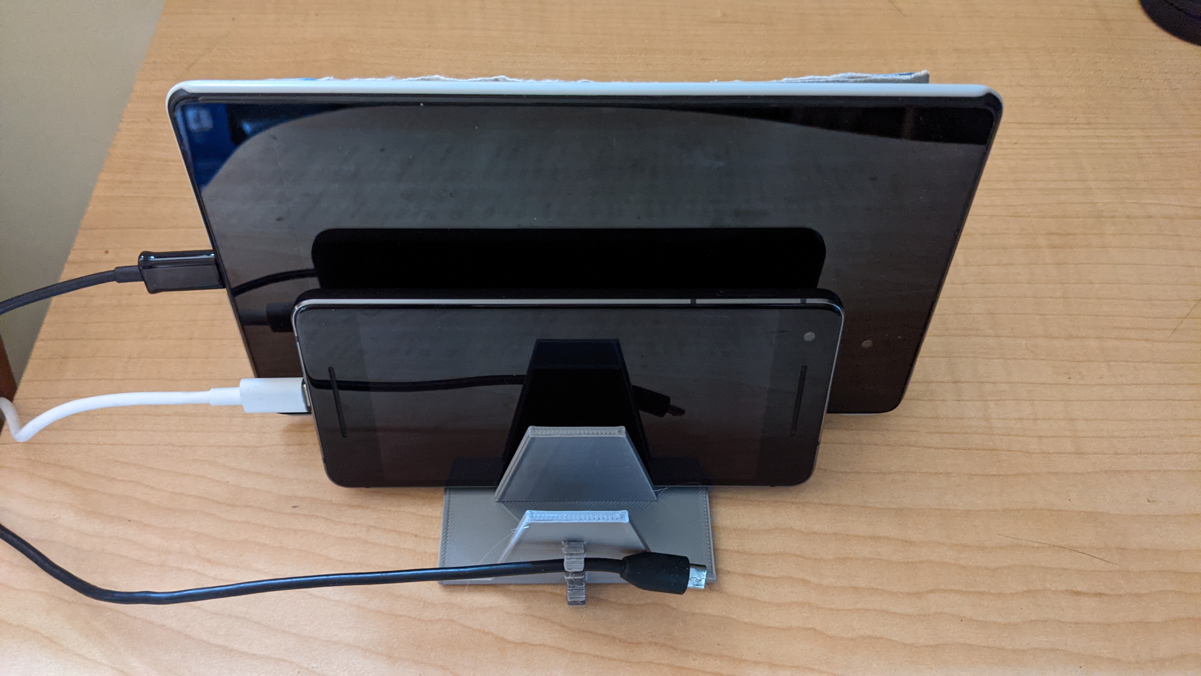 Desk multi mobile device charging station