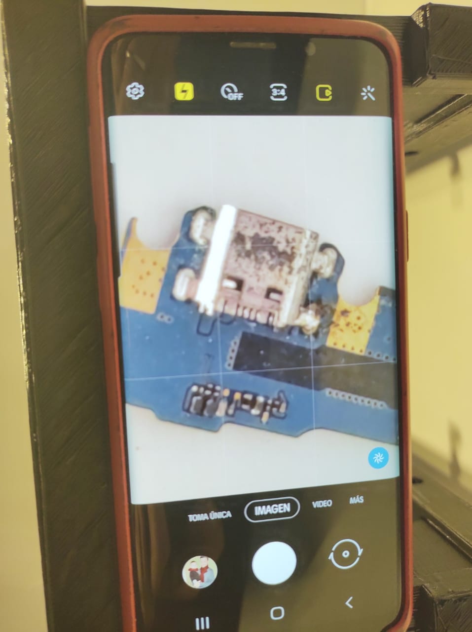 STL file Cell phone holder for use as a microscope or other use. 📞 ...