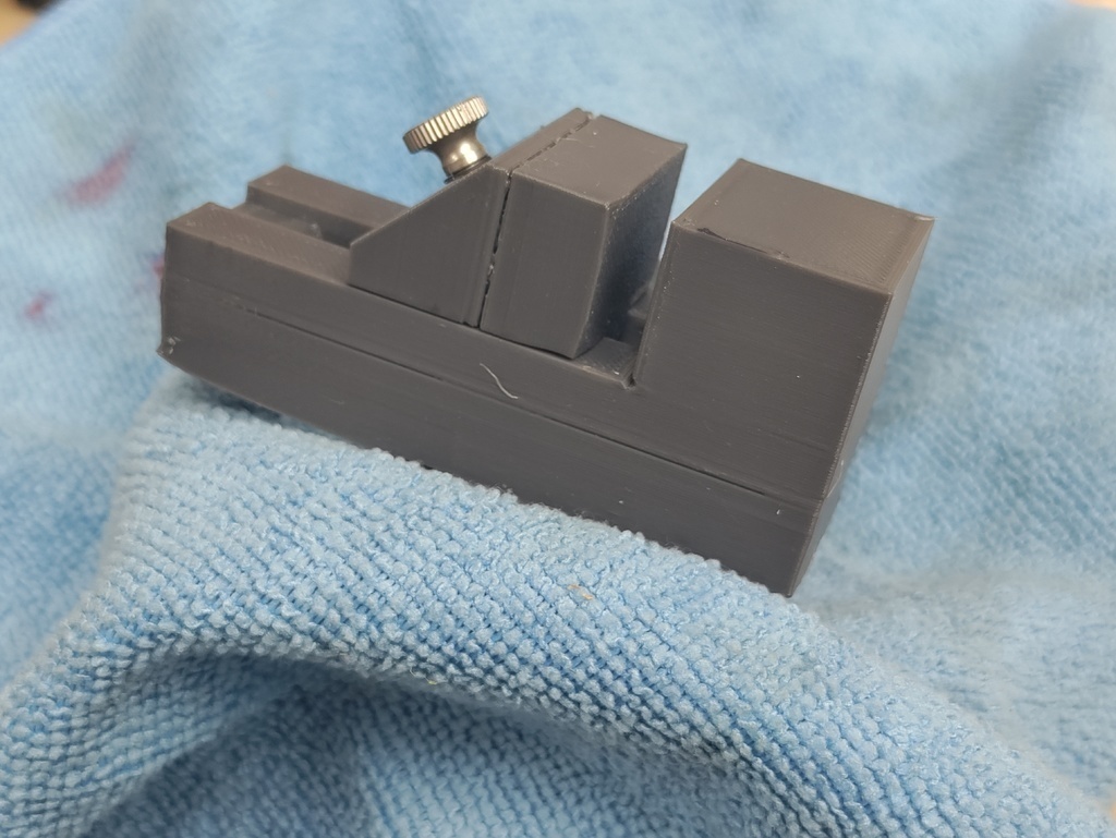 10cab186-aaa3-4762-8184-89ec459cff02.jpg Small Precision Vise / Toolmakers Style Vise