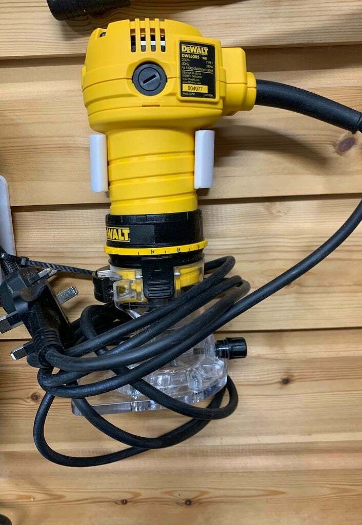 Free STL file DeWalt Router Wall Mount 🧞‍♂️・3D printable model to download・Cults