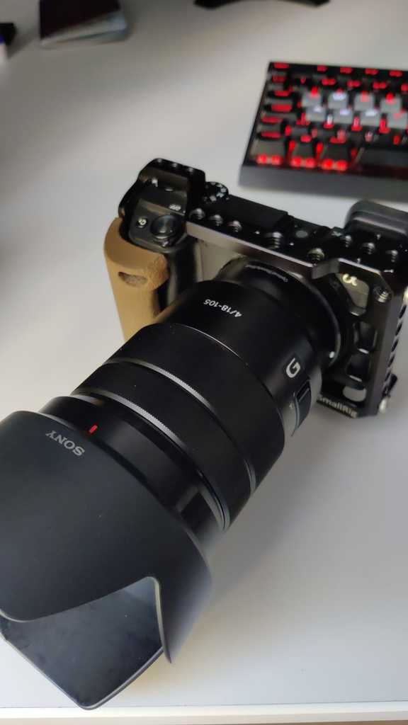 Free STL file Smallrig Ergonomic Grip for Sony a6400 for larger lenses