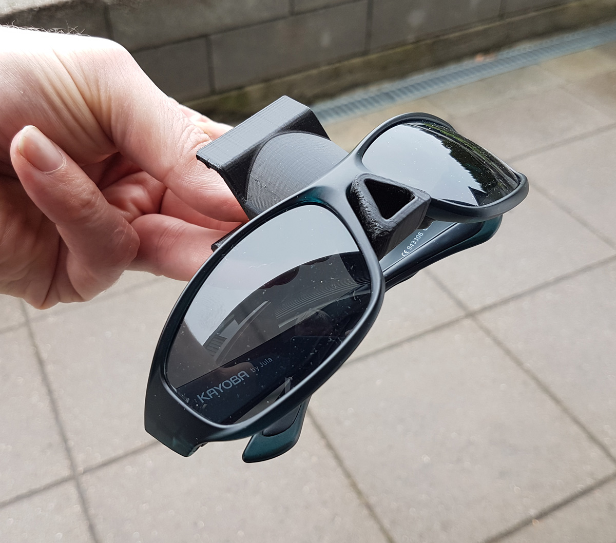 STL file Polestar 2 sunglasses holder 🕶️ ・3D print design to download・Cults