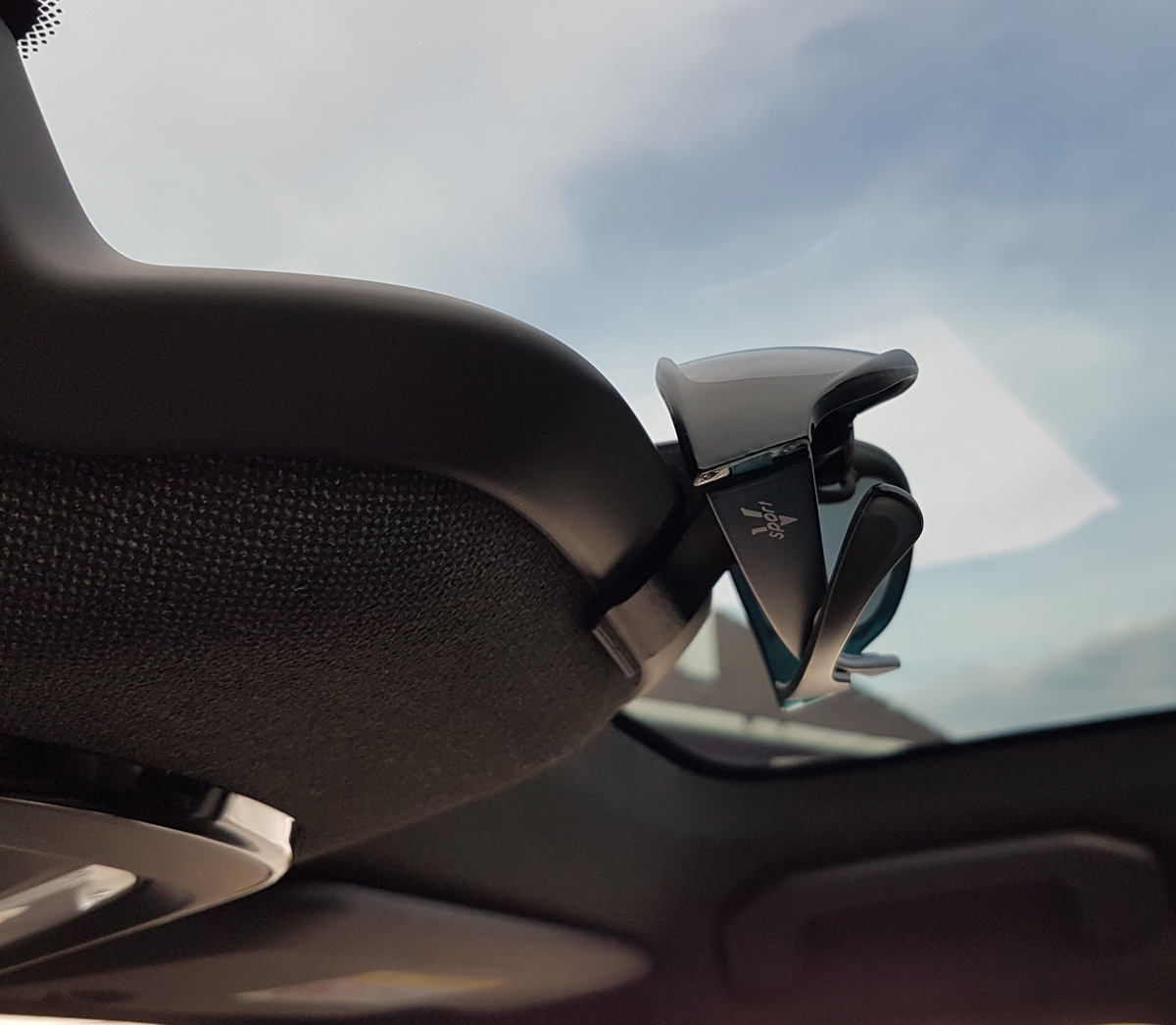 STL file Polestar 2 sunglasses holder 🕶️ ・3D print design to download・Cults