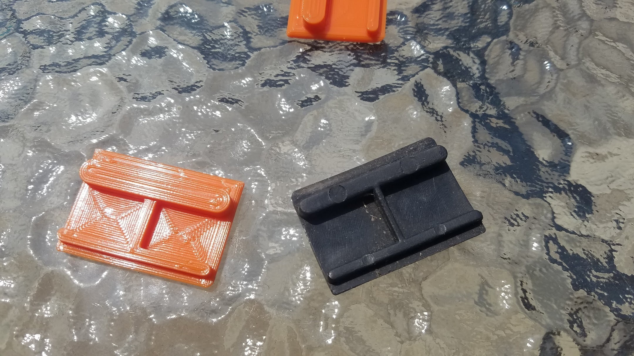 3D printable Glass Patio Table Top Spacer Clips・Cults