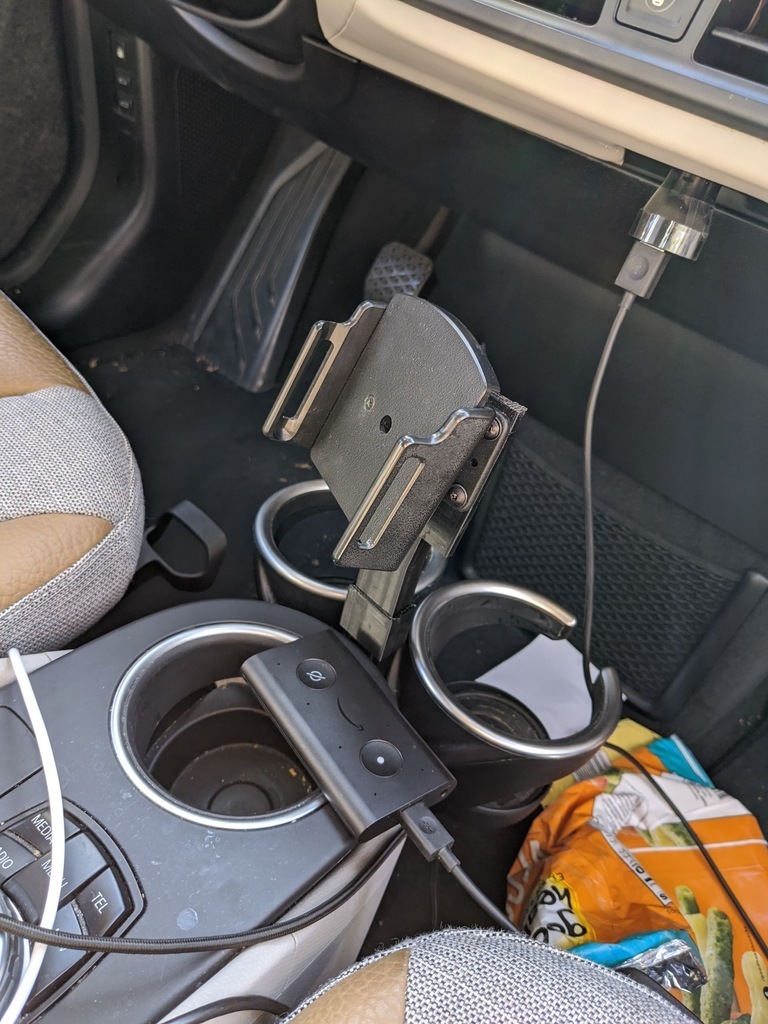 Free 3D file AMPS plate mount for BMW i3 cup holder 🚗 ・3D printable