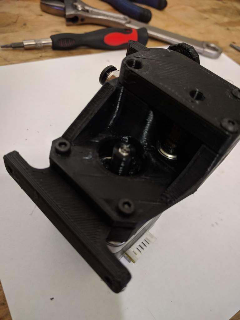 Free STL file Geared Bowden Extruder using Bondtech gears 🔧・3D printing ...
