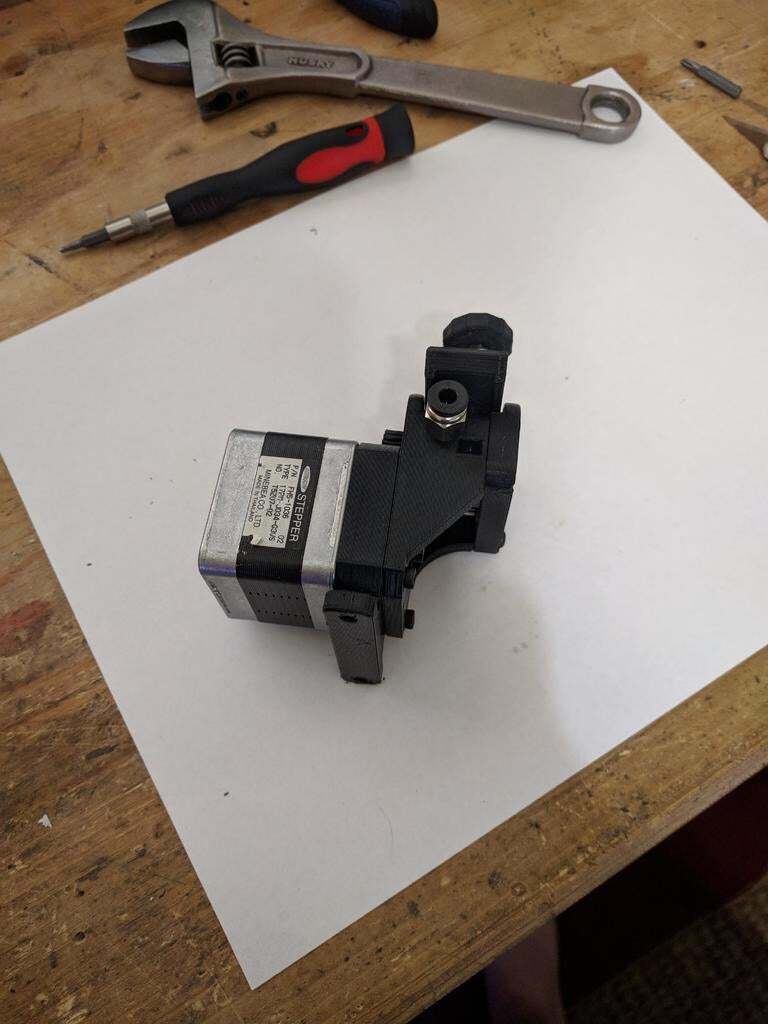 Free STL file Geared Bowden Extruder using Bondtech gears 🔧・3D printing ...