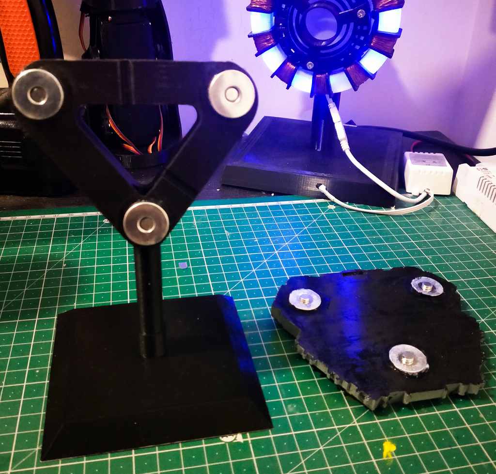 👨 iron man mark 85 arc reactor by punished props academy stand・Free 3D ...