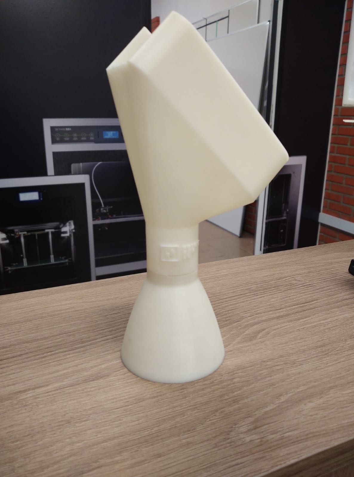 Распечатать в формате 3D работу СЛИВЩИК СМОЛЫ ДЛЯ 3D ПРИНТЕРА • Сделано ...