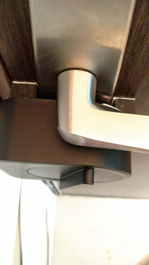 Free STL file Sesame Smart Lock: Compatibility Bracket for Tiny Knobs ...