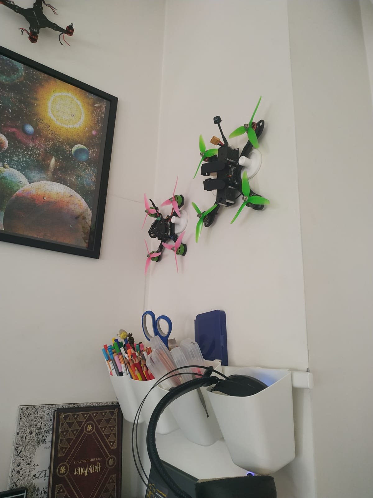 3D print FPV quad drone wall mount・Cults