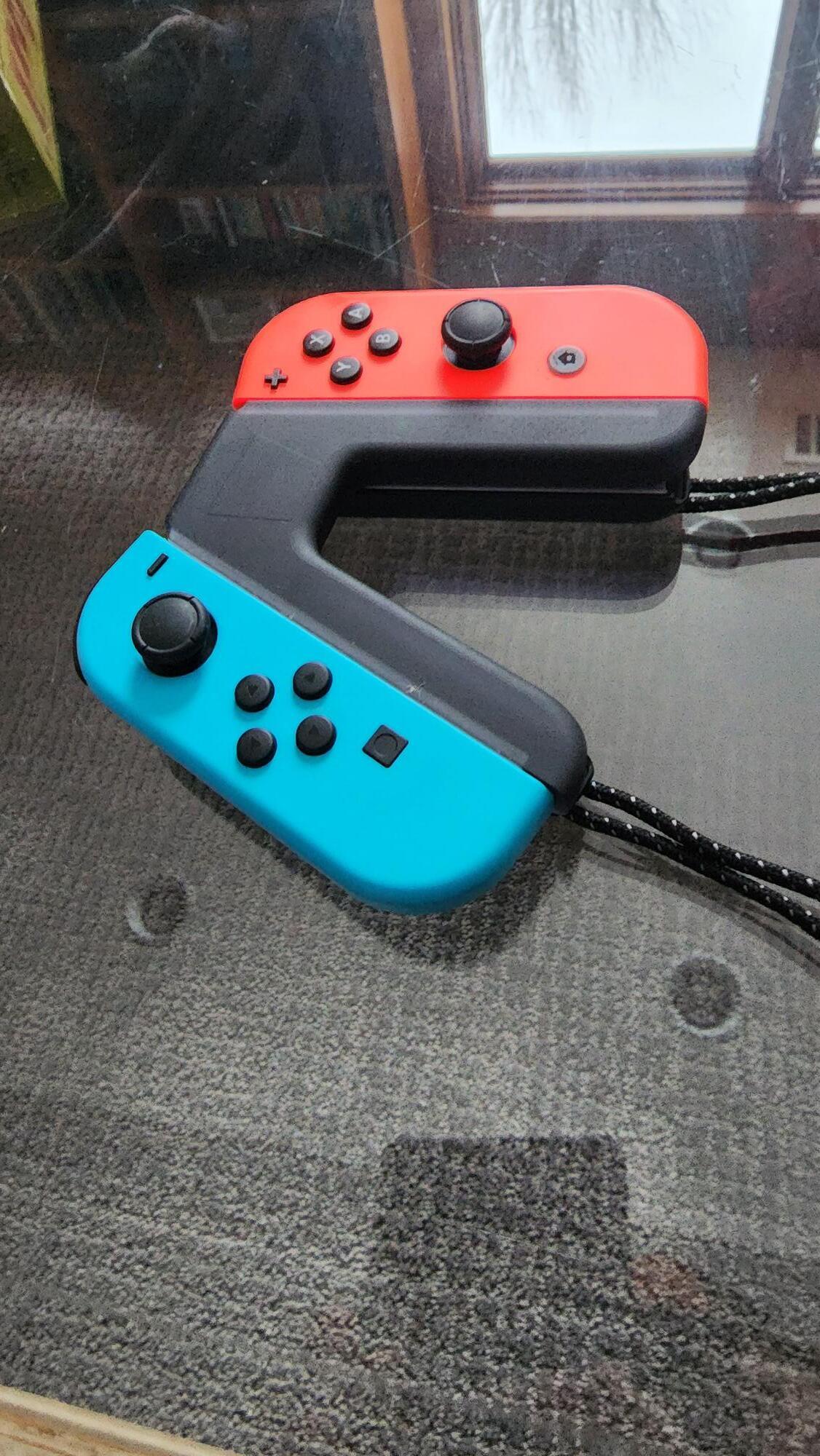 3D printable Nintendo Switch Joy-con Grip (store the strap)・Cults