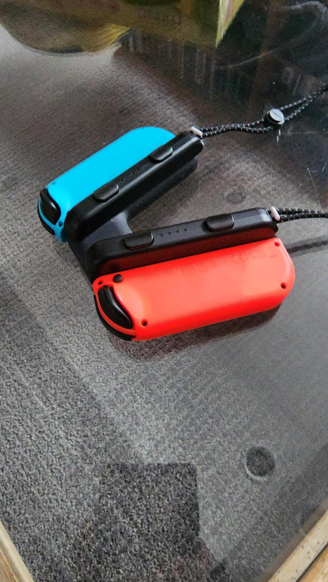 3D printable Nintendo Switch Joy-con Grip (store the strap)・Cults