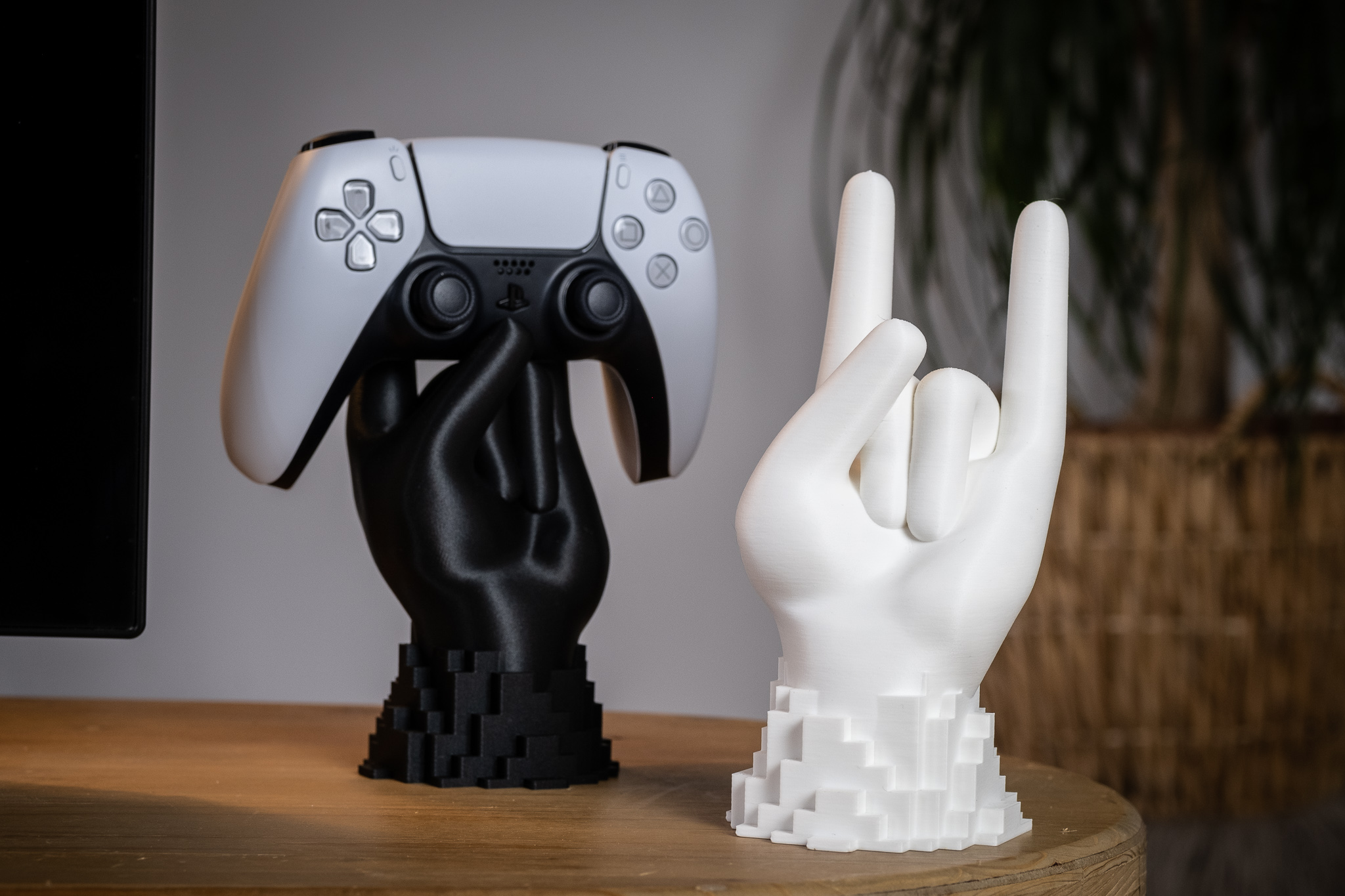 thumbnail image 2 of Desktop Controller Holder For PS4/PS5/Xbox ONE/Switch Pro/Headset 2 of 9