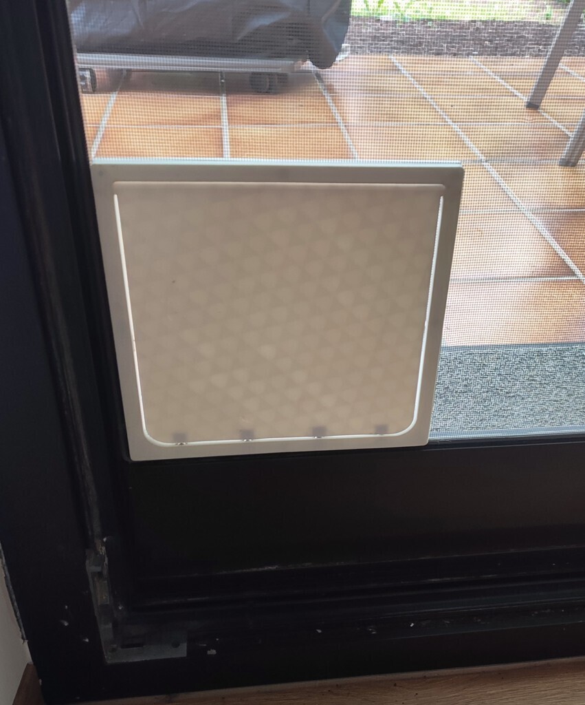 🐱 Cat door for fly screen with magnets・Free 3D File for ・Cults
