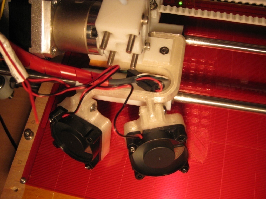 Бесплатный 3D файл Крепление для вентилятора (MakerGear Prusa Mendel) 👽 ...