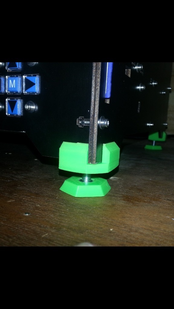 Leveling feet for Replicator clones
