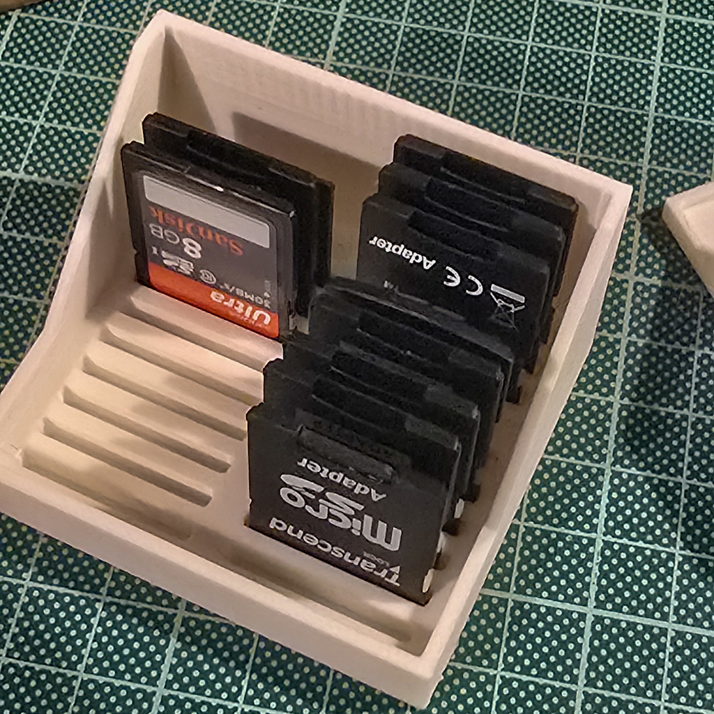 📦 SD Card Storage Box・Free 3D File for ・Cults
