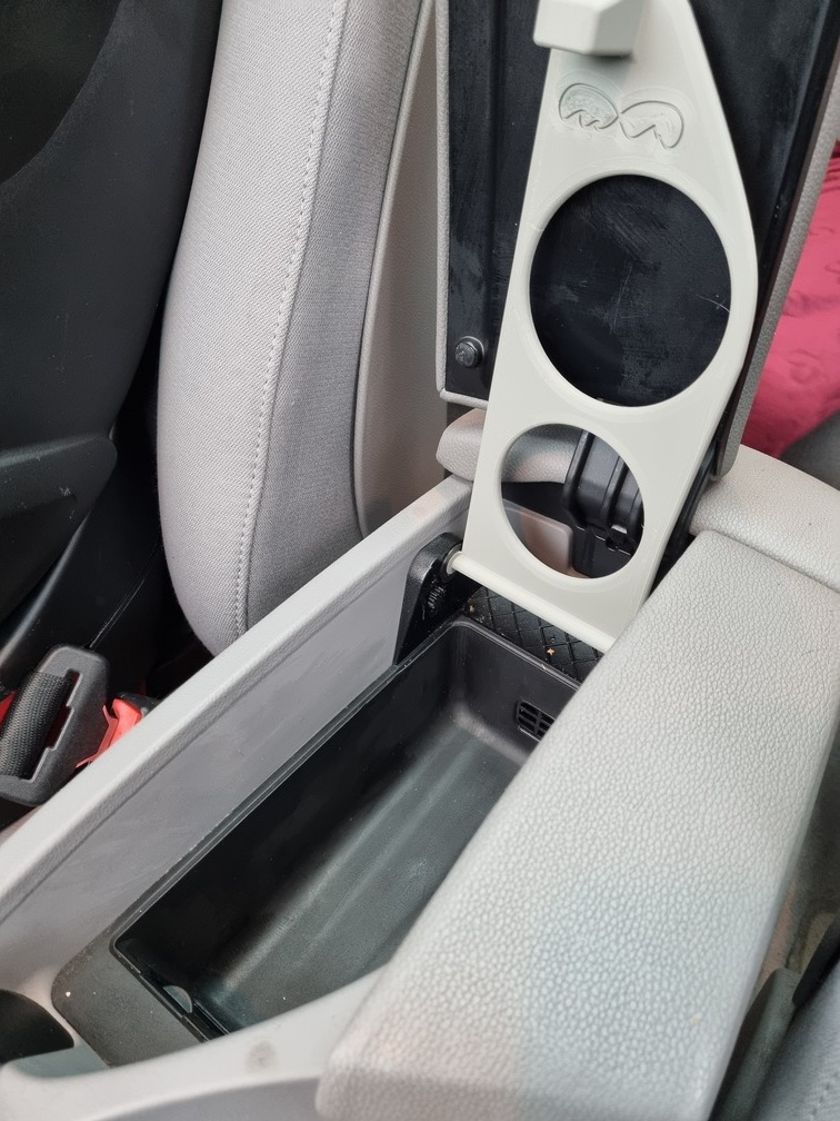 Free 3D file BMW e60 e61 cupholder 👽 ・3D printing template to download