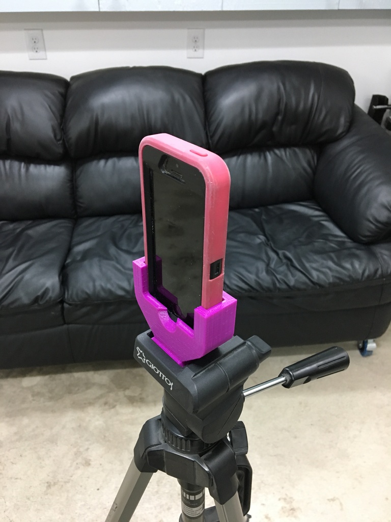Free 3D file iPhone 5/5S Otterbox Tripod Mount 📱 ・3D print object to