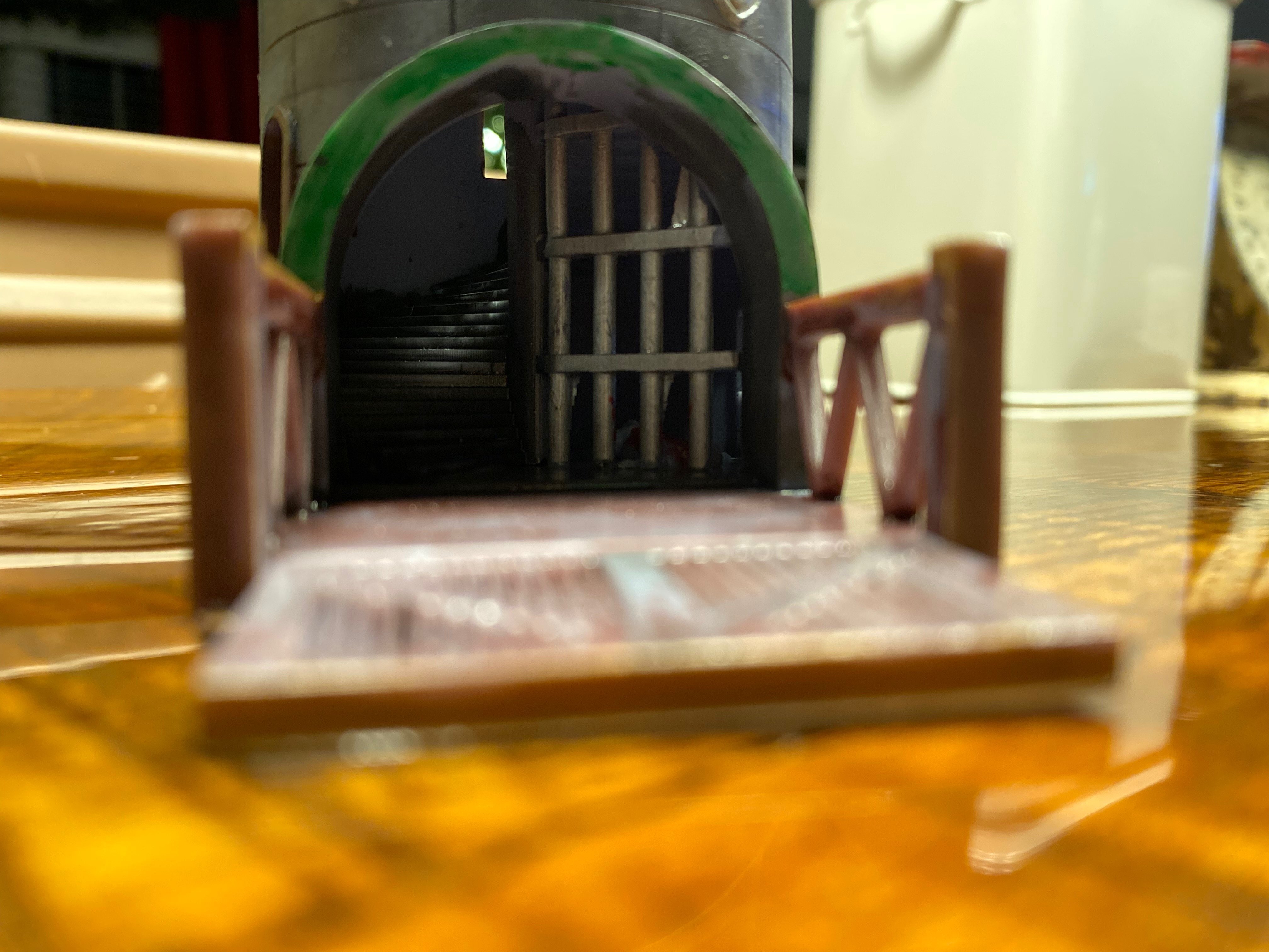 3D printed Castle Dice Tower With Dead Guy and Menacing Rat・Cults