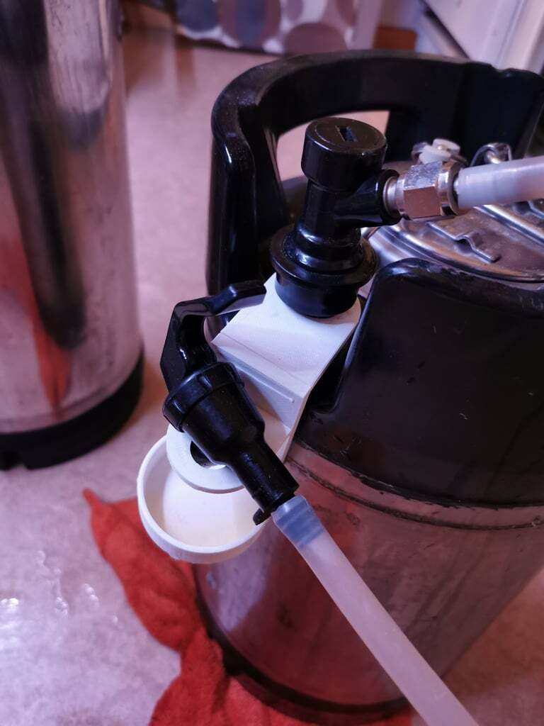 3D printed Picnic tap holder with drip cup for corny keg・Cults