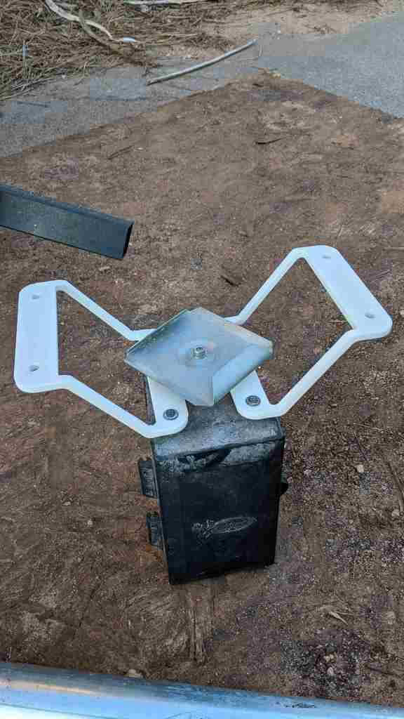 Free 3D file Replacement WildGame Deer Feeder Brackets 🦌 ・3D printer